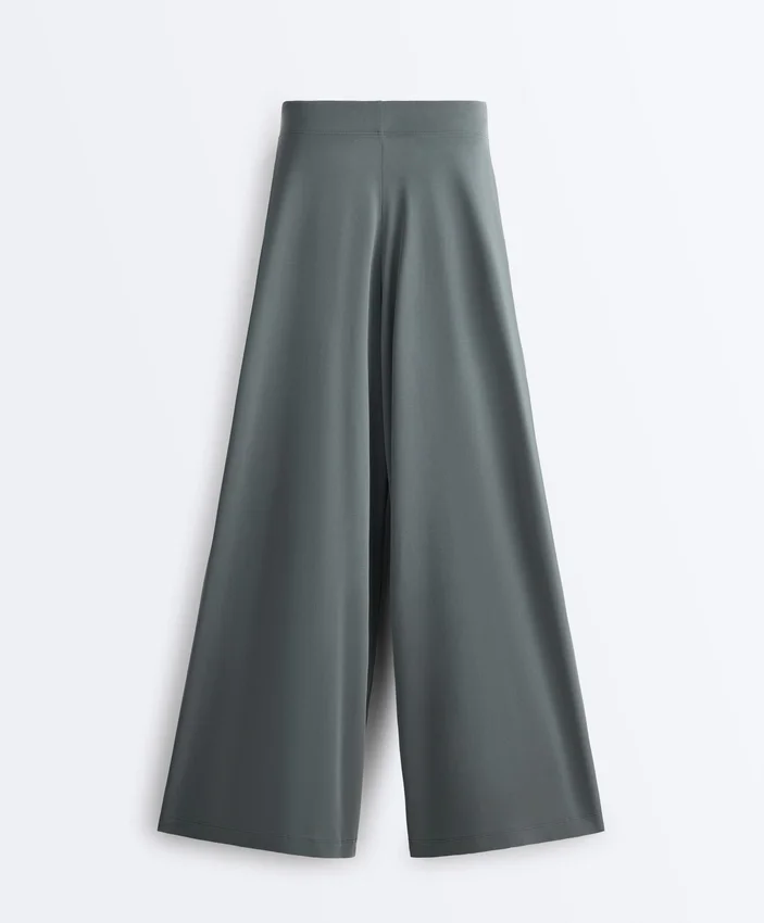 Pantaloni morbidi con vita plissettata in misto modal Pantaloni morbidi con vita plissettata in misto modal