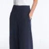 Pantaloni Soft Touch in modal morbido al tatto con dettagli a righe marinare Pantaloni Soft Touch in modal morbido al tatto con dettagli a righe marinare