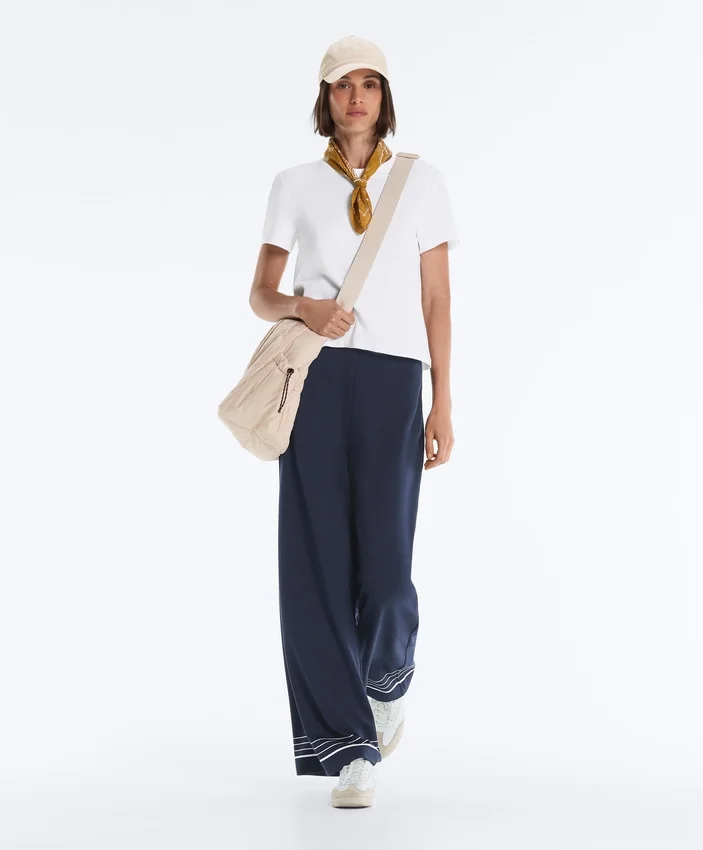 Pantaloni Soft Touch in modal morbido al tatto con dettagli a righe marinare Pantaloni Soft Touch in modal morbido al tatto con dettagli a righe marinare