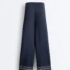 Pantaloni Soft Touch in modal morbido al tatto con dettagli a righe marinare Pantaloni Soft Touch in modal morbido al tatto con dettagli a righe marinare