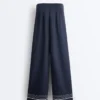 Pantaloni Soft Touch in modal morbido al tatto con dettagli a righe marinare Pantaloni Soft Touch in modal morbido al tatto con dettagli a righe marinare
