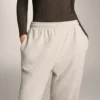 Pantaloni tuta in cotone dalla vestibilità comoda Pantaloni tuta in cotone dalla vestibilità comoda
