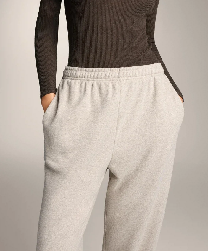 Pantaloni tuta in cotone dalla vestibilità comoda Pantaloni tuta in cotone dalla vestibilità comoda