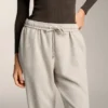 Pantaloni tuta in cotone dalla vestibilità comoda Pantaloni tuta in cotone dalla vestibilità comoda
