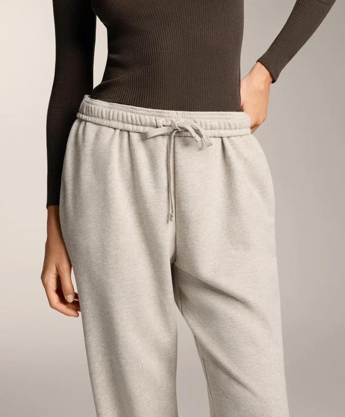 Pantaloni tuta in cotone dalla vestibilità comoda Pantaloni tuta in cotone dalla vestibilità comoda