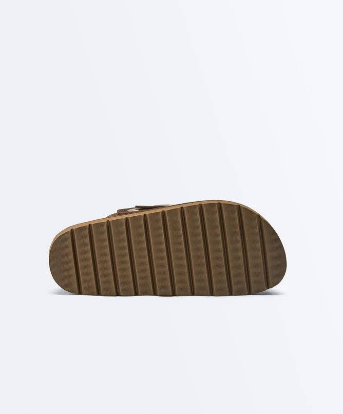 Sabot in pelle crosta con fibbia Sabot in pelle crosta con fibbia