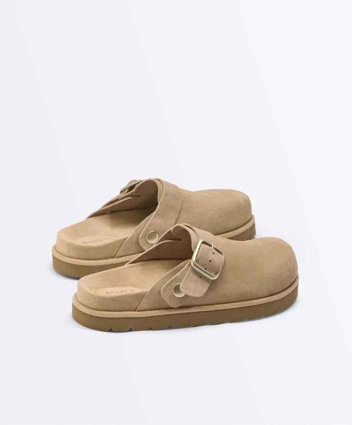 Sabot in pelle crosta con fibbia Sabot in pelle crosta con fibbia