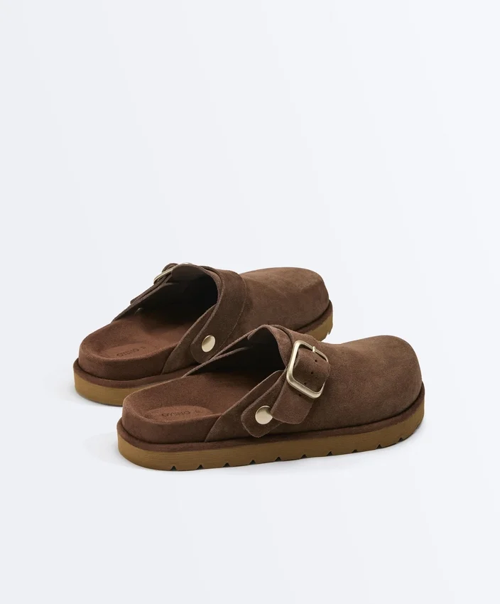 Sabot in pelle crosta con fibbia Sabot in pelle crosta con fibbia