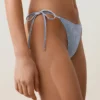 Slip bikini a copertura media a righe testurizzate con lacci