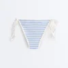 Slip bikini a copertura media a righe testurizzate con lacci