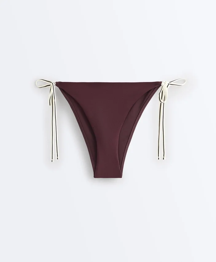 Slip bikini a copertura media con lacci Slip bikini a copertura media con lacci