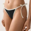 Slip bikini a copertura media con lacci e bordi a contrasto