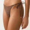 Slip bikini a copertura media con lacci e stampa a mini pois
