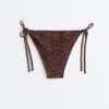 Slip bikini a copertura media con lacci e stampa leopardata