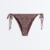 Slip bikini a copertura media con lacci e tessuto smock