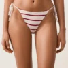 Slip bikini a copertura media con lacci in crochet a righe