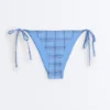 Slip bikini a copertura media con stampa a quadri e lacci