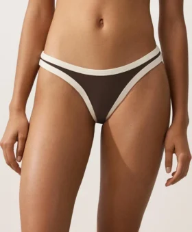 Slip bikini a copertura media con taglio a U e bordi a contrasto