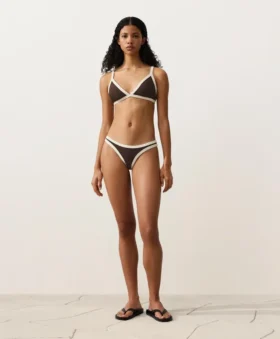 Slip bikini a copertura media con taglio a U e bordi a contrasto