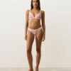Slip bikini a copertura media con taglio a U e bordi a contrasto