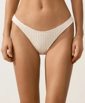 Slip bikini a copertura media con taglio a U e tessuto a bolle