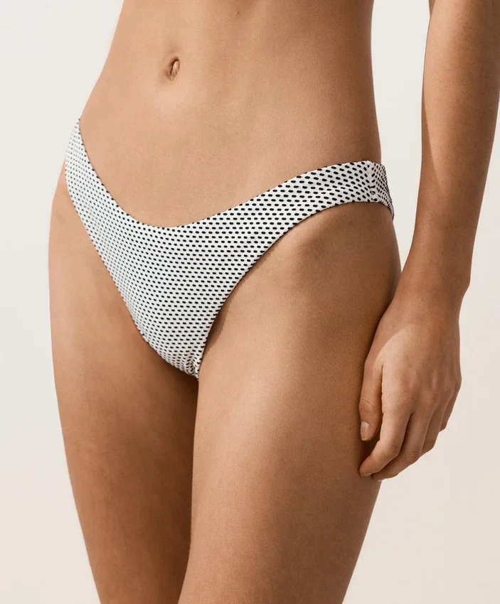 Slip bikini a copertura media con taglio a U in jacquard a pois Slip bikini a copertura media con taglio a U in jacquard a pois