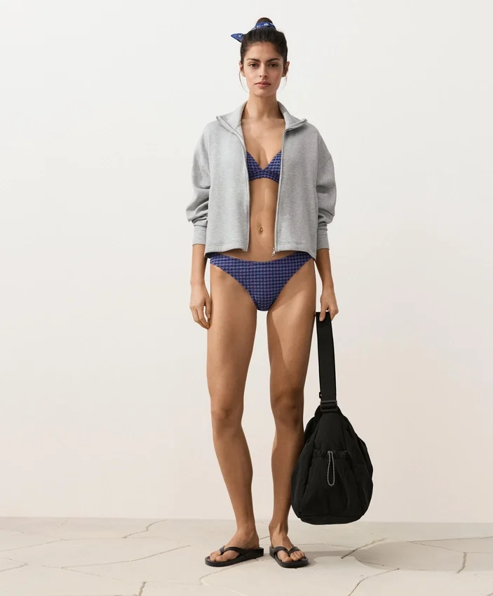 Slip bikini a copertura media con taglio a U in tessuto a quadretti Slip bikini a copertura media con taglio a U in tessuto a quadretti
