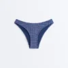 Slip bikini a copertura media con taglio a U in tessuto a quadretti Slip bikini a copertura media con taglio a U in tessuto a quadretti