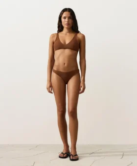 Slip bikini a copertura media con taglio a U in tessuto stropicciato