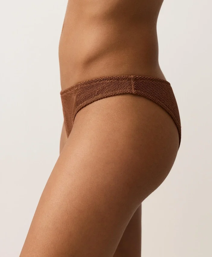 Slip bikini a copertura media con taglio a U in tessuto stropicciato Slip bikini a copertura media con taglio a U in tessuto stropicciato