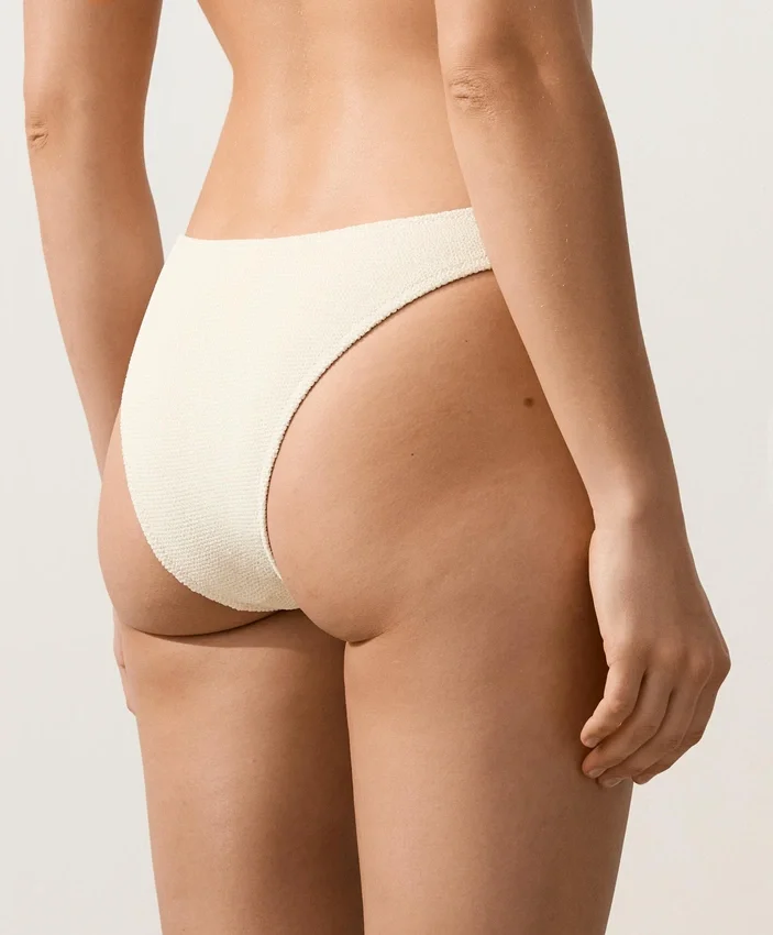 Slip bikini a copertura media con taglio a U in tessuto stropicciato Slip bikini a copertura media con taglio a U in tessuto stropicciato