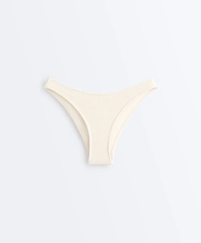 Slip bikini a copertura media con taglio a U in tessuto stropicciato Slip bikini a copertura media con taglio a U in tessuto stropicciato