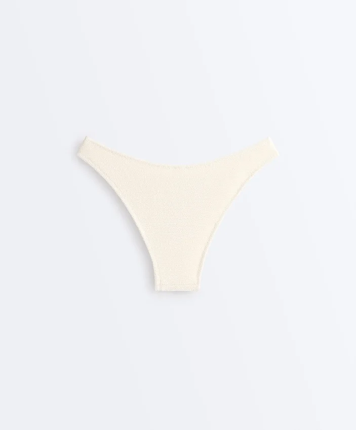 Slip bikini a copertura media con taglio a U in tessuto stropicciato Slip bikini a copertura media con taglio a U in tessuto stropicciato