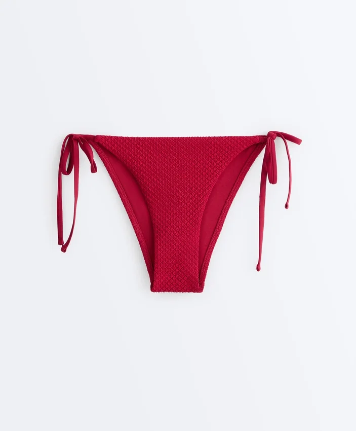 Slip bikini a copertura media con tessuto a nido d’ape e lacci Slip bikini a copertura media con tessuto a nido d’ape e lacci