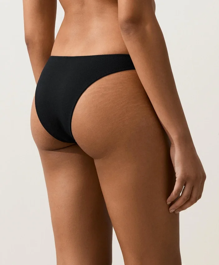 Slip bikini a copertura media in piqué con taglio a U Slip bikini a copertura media in piqué con taglio a U