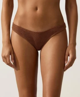 Slip bikini brasiliano con taglio a U in tessuto stropicciato