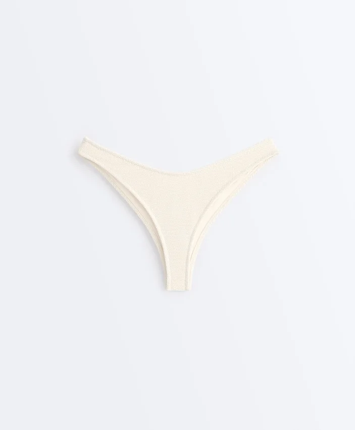 Slip bikini brasiliano con taglio a U in tessuto stropicciato Slip bikini brasiliano con taglio a U in tessuto stropicciato
