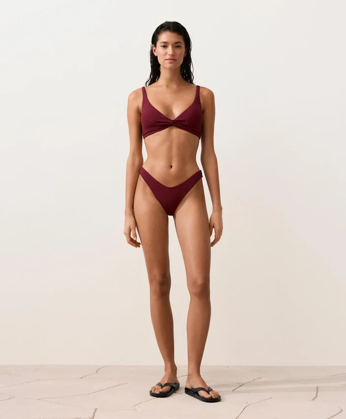 Slip bikini brasiliano in jacquard a quadretti mini con taglio a U Slip bikini brasiliano in jacquard a quadretti mini con taglio a U