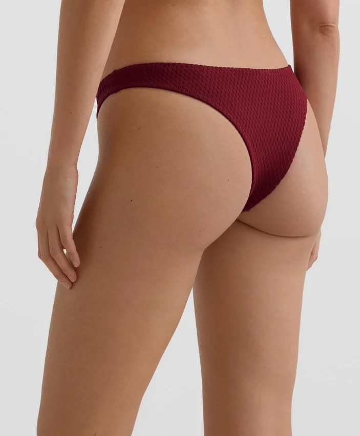 Slip bikini brasiliano in jacquard a quadretti mini con taglio a U Slip bikini brasiliano in jacquard a quadretti mini con taglio a U