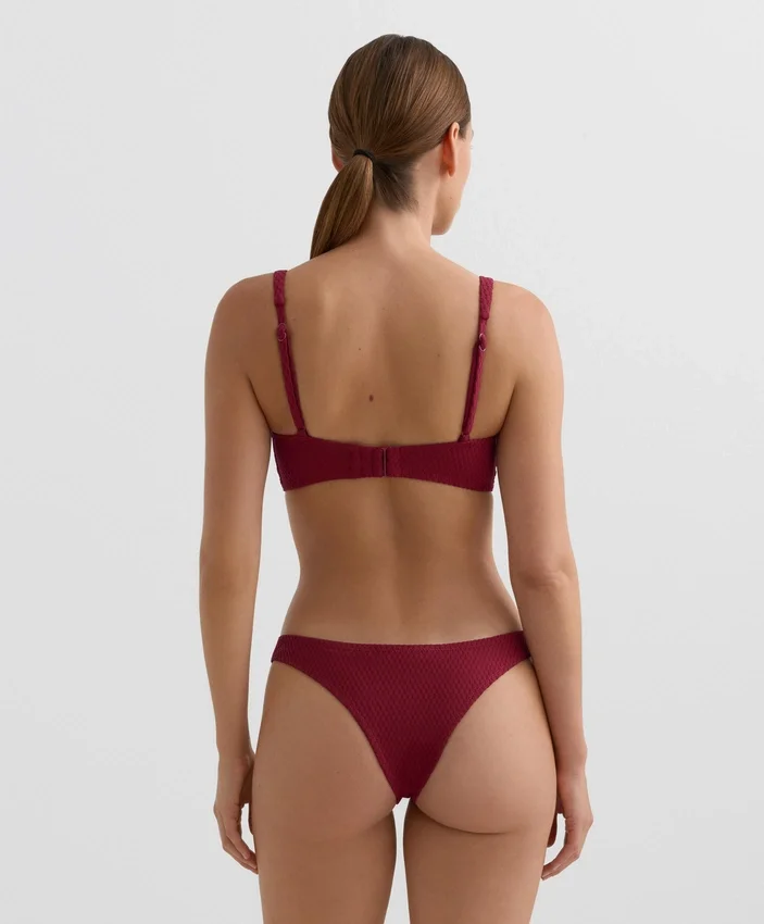 Slip bikini brasiliano in jacquard a quadretti mini con taglio a U Slip bikini brasiliano in jacquard a quadretti mini con taglio a U