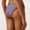 Slip bikini classico a righe testurizzate