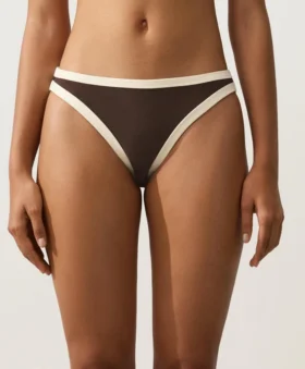 Slip bikini classico con bordi a contrasto