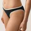 Slip bikini classico con bordi a contrasto Slip bikini classico con bordi a contrasto