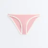 Slip bikini classico con bordi a contrasto Slip bikini classico con bordi a contrasto