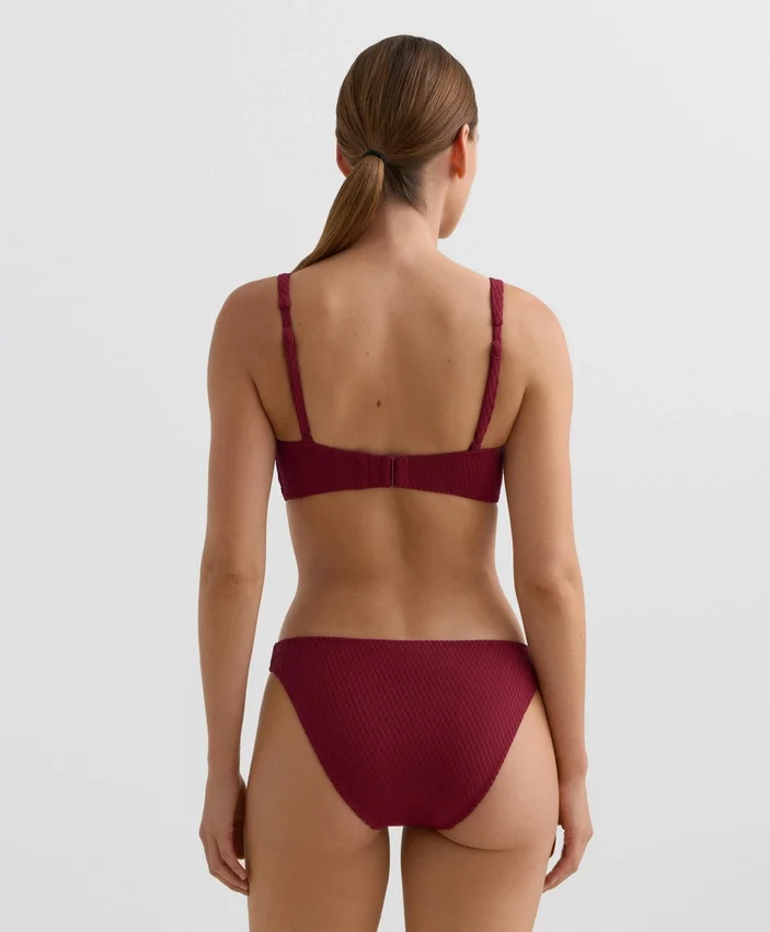 Slip bikini classico in jacquard a mini quadri Slip bikini classico in jacquard a mini quadri