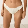 Slip bikini classico in maglia all’uncinetto con texture a bolle Slip bikini classico in maglia all’uncinetto con texture a bolle