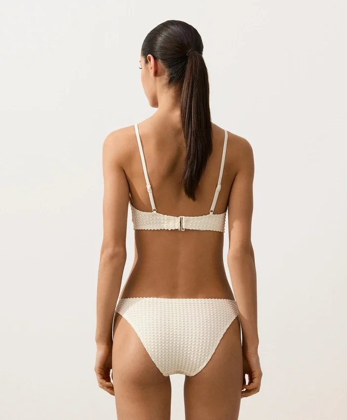Slip bikini classico in maglia all’uncinetto con texture a bolle Slip bikini classico in maglia all’uncinetto con texture a bolle