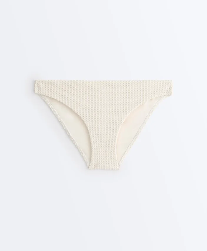 Slip bikini classico in maglia all’uncinetto con texture a bolle Slip bikini classico in maglia all’uncinetto con texture a bolle