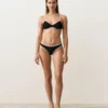 Slip bikini perizoma con taglio a U e bordi a contrasto Slip bikini perizoma con taglio a U e bordi a contrasto