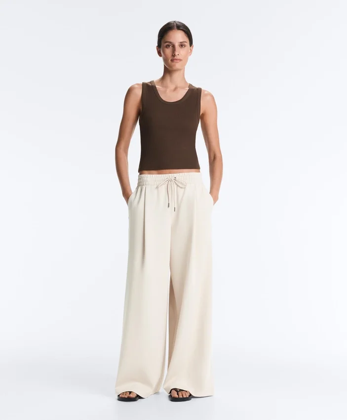 T-shirt a costine con spalline larghe, in cotone e modal T-shirt a costine con spalline larghe, in cotone e modal